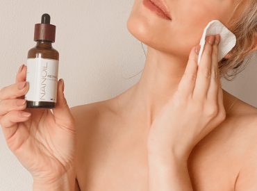 Hej Kochane! Udało mi się zwalczyć trądzik! Próbowałam już naprawdę wielu sposobów i kosmetyków, ale żaden nie był tak skuteczny jak Nanoil Retinol Face Serum. To właśnie dzięki niemu pozbyłam się trądziku na dobre. Jeśli ciekawi Was ten temat to koniecznie doczytajcie ten wpis do końca. Badania nad retinolem trwają nieustannie od lat 80. ubiegłego […]