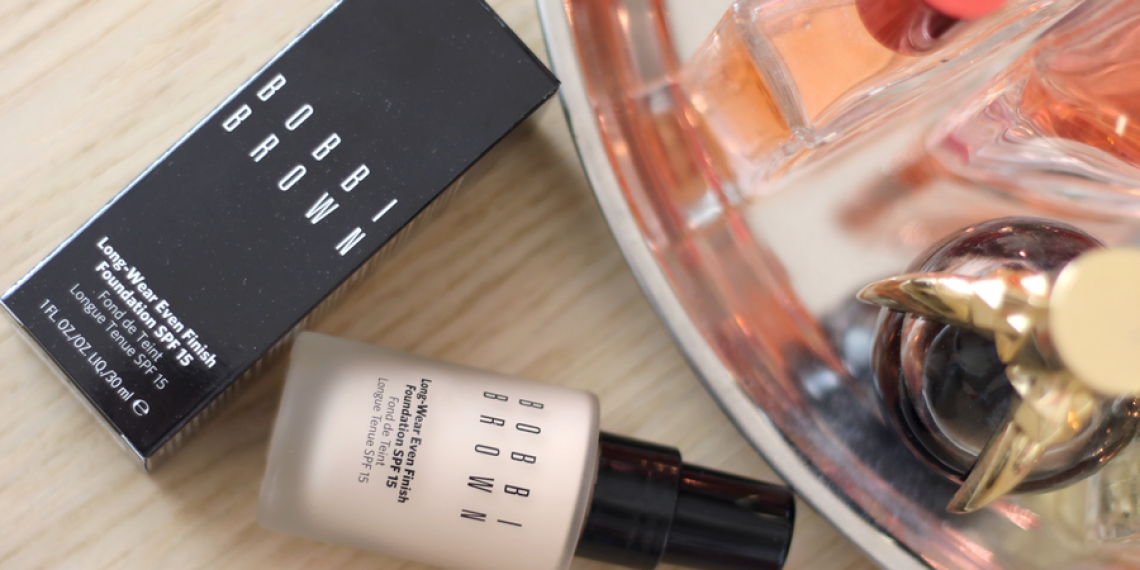 Podkład trwalszy niż inne: Bobbi Brown Skin Long-Wear Weightless Foundation SPF 15