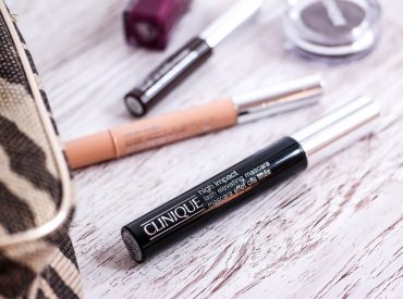 Cześć! Maskara jest jednym z tych kosmetyków, które każda kobieta powinna mieć w swojej kosmetyczce. W mojej znajduje się tusz do rzęs High Impact Lash Elevating od Clinique. Dlaczego wybrałam właśnie ten produkt? Przeczytajcie mój tekst, a wszystkiego się dowiecie. Maskara – kosmetyk dla każdej z nas Tak właściwie po co używać maskary? Otóż ten […]